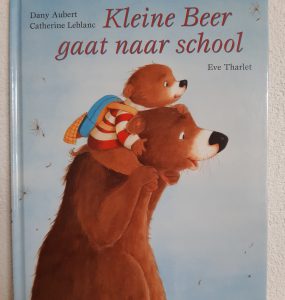 Kleine beer gaat naar school