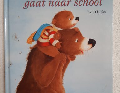 Kleine beer gaat naar school