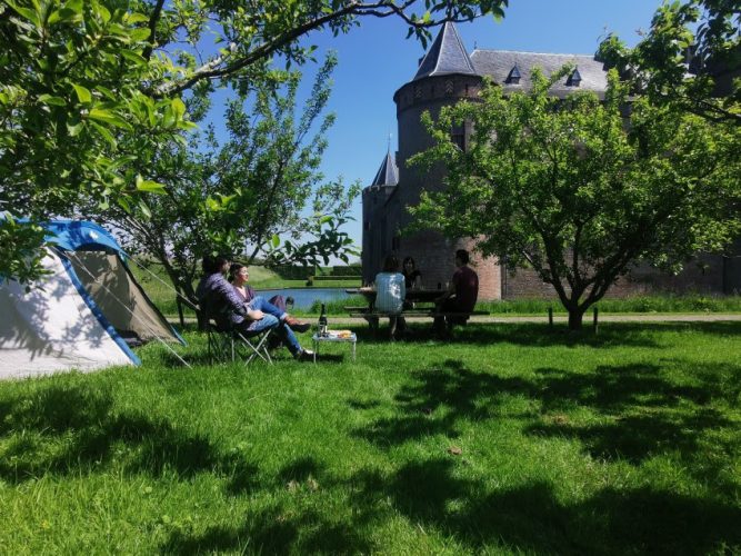 Camping Muiderslot, kamperen in de kasteeltuinen