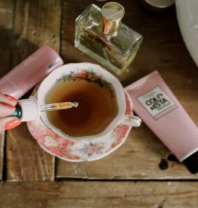 Omarm je vrouwelijkheid op Internationale Vrouwendag met RIES Herbal Tea.