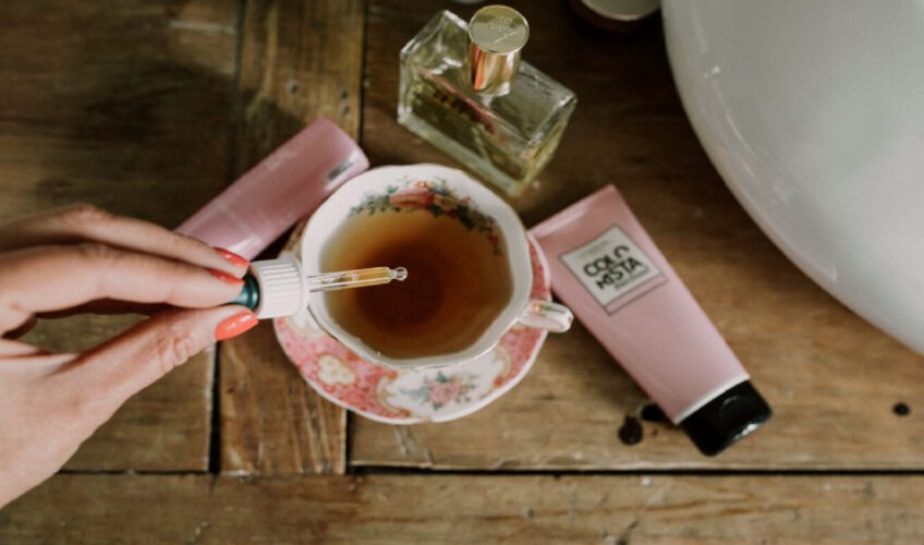 Omarm je vrouwelijkheid op Internationale Vrouwendag met RIES Herbal Tea.