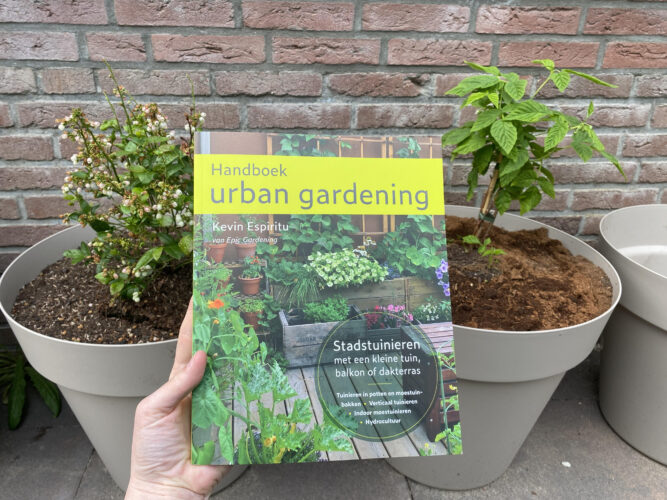 Handboek urban gardening, voor eenieder die wilt stadstuinieren.