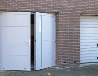 De kosten van een openslaande garagedeur.