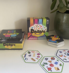 Dobble connect is het ultieme snelheidsspel vanaf 8 jaar.