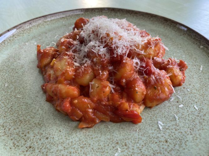 Gnocchi met paprika-tomatensaus: een Italiaans feestmaal!