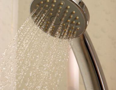 Duurzame tips om te besparen onder de douche.