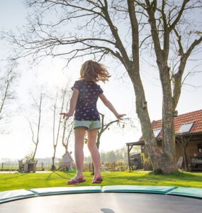 De voordelen van een veilige trampoline in je tuin.