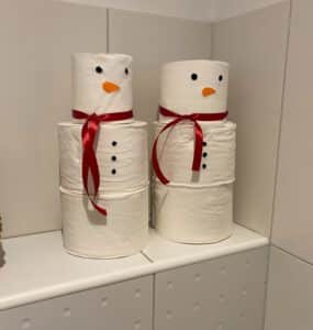 Creëer je eigen toilet-sneeuwman (een winterse DIY).
